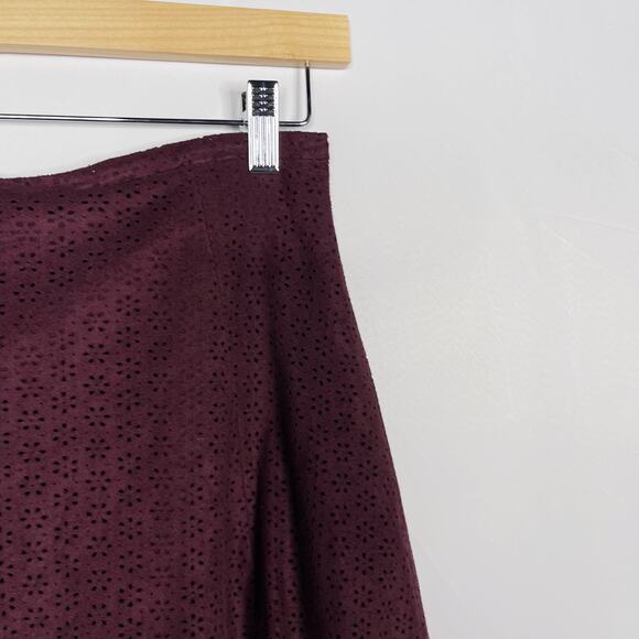 Express 00 Burgundy Red Perforated Faux Suede A Line Mini Skirt Floral Pattern - Picture 3 of 7